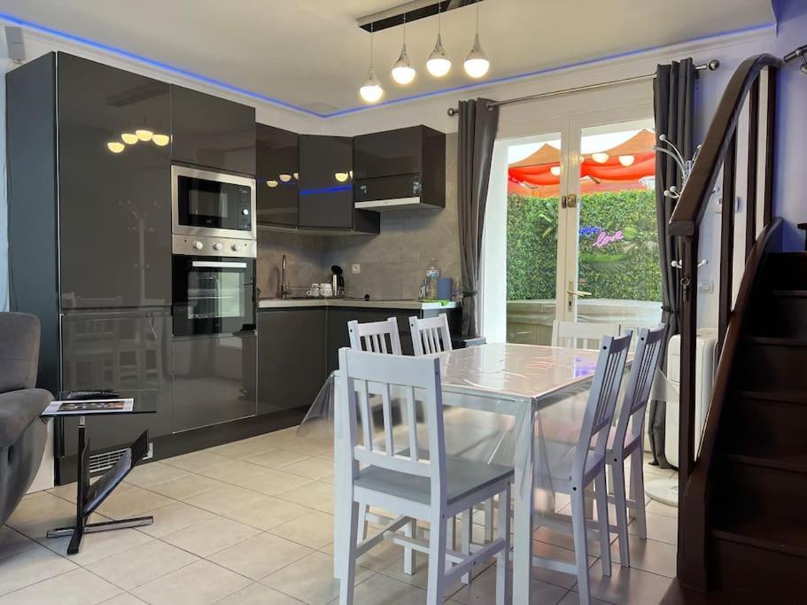 Kings Villa Near Disneyland Reserved Only For Family With Kids Saint-Germain-sur-Morin Extérieur photo