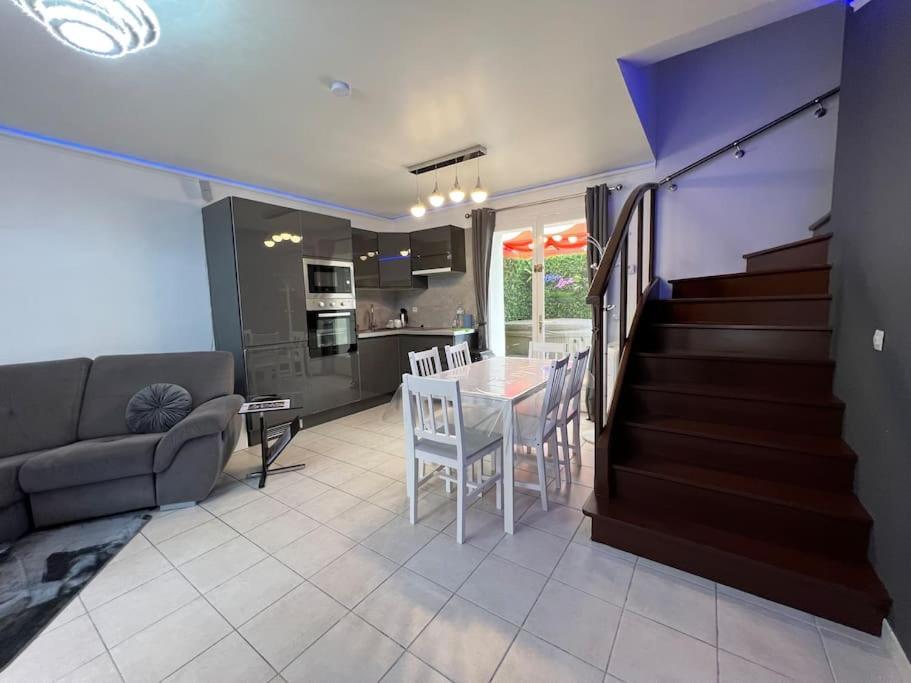 Kings Villa Near Disneyland Reserved Only For Family With Kids Saint-Germain-sur-Morin Extérieur photo
